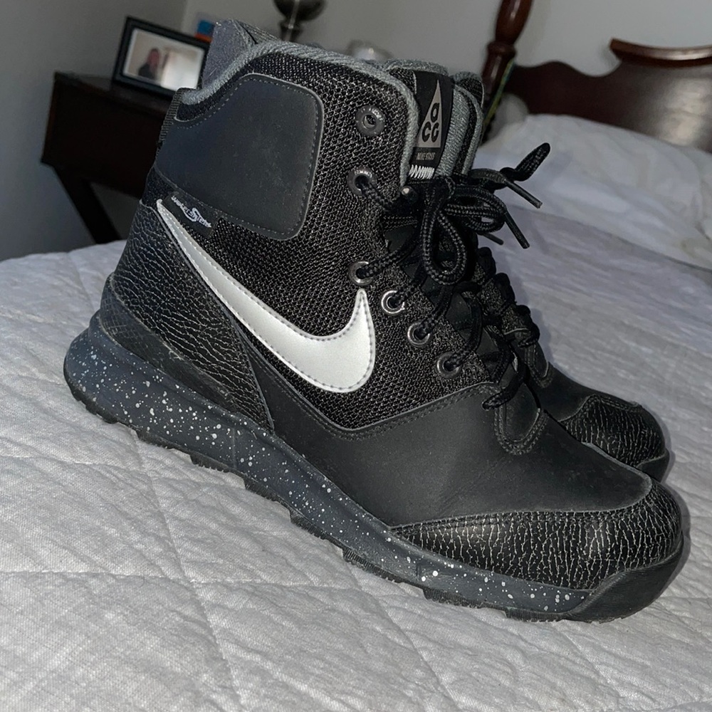 Nike ACG boots. Excellent condition! Very comfortable. - Picture 2 of 4